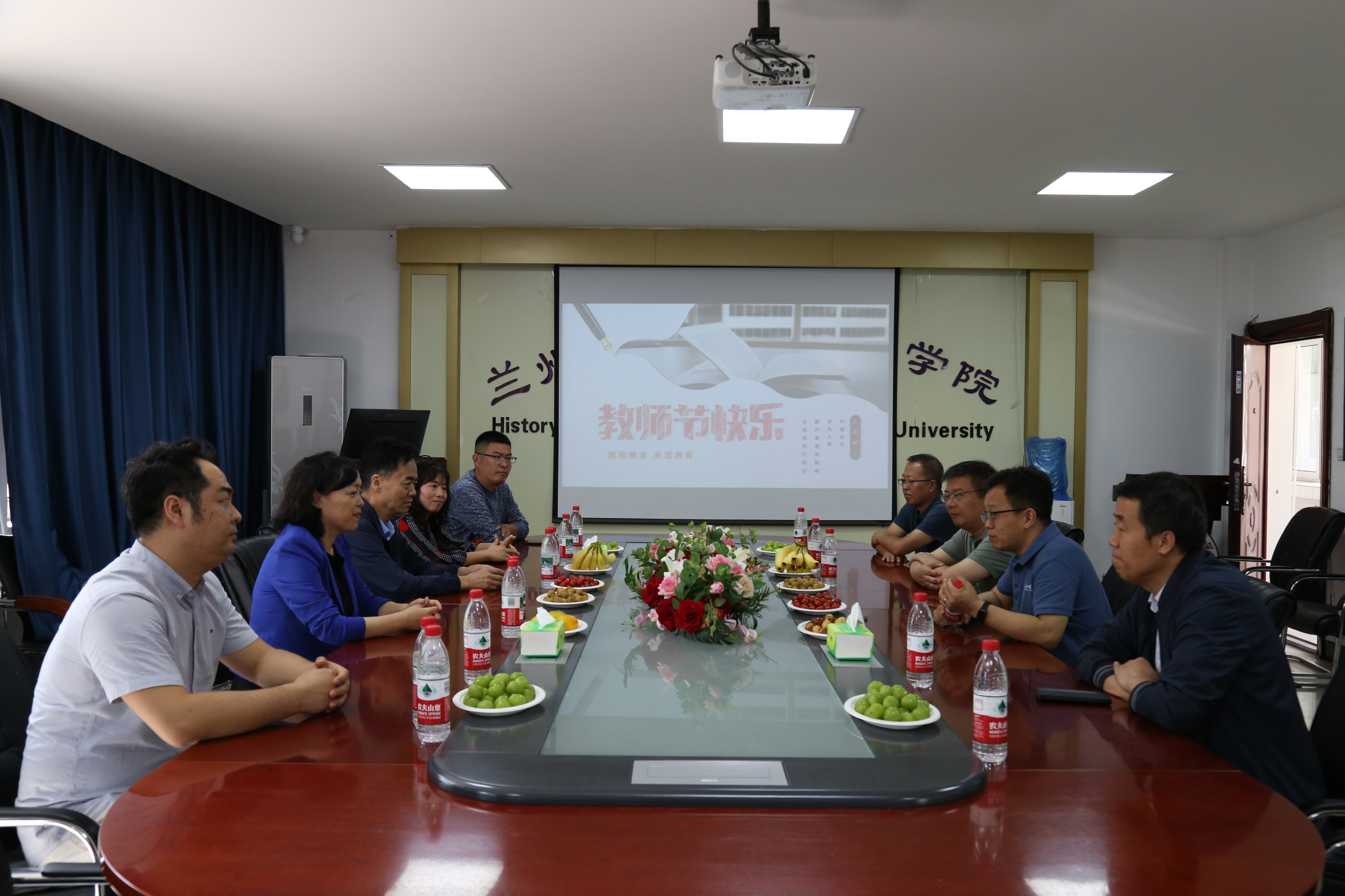 座谈会现场.jpg