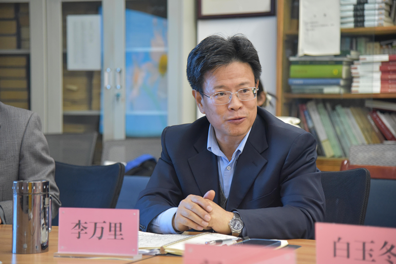 李万里做论坛总结.png 李万里做论坛总结.png