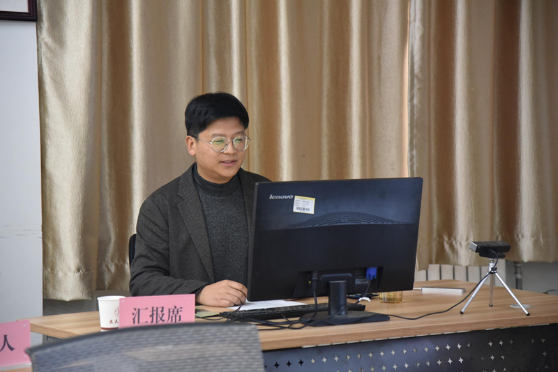 宋添力做学术报告.png 宋添力做学术报告.png