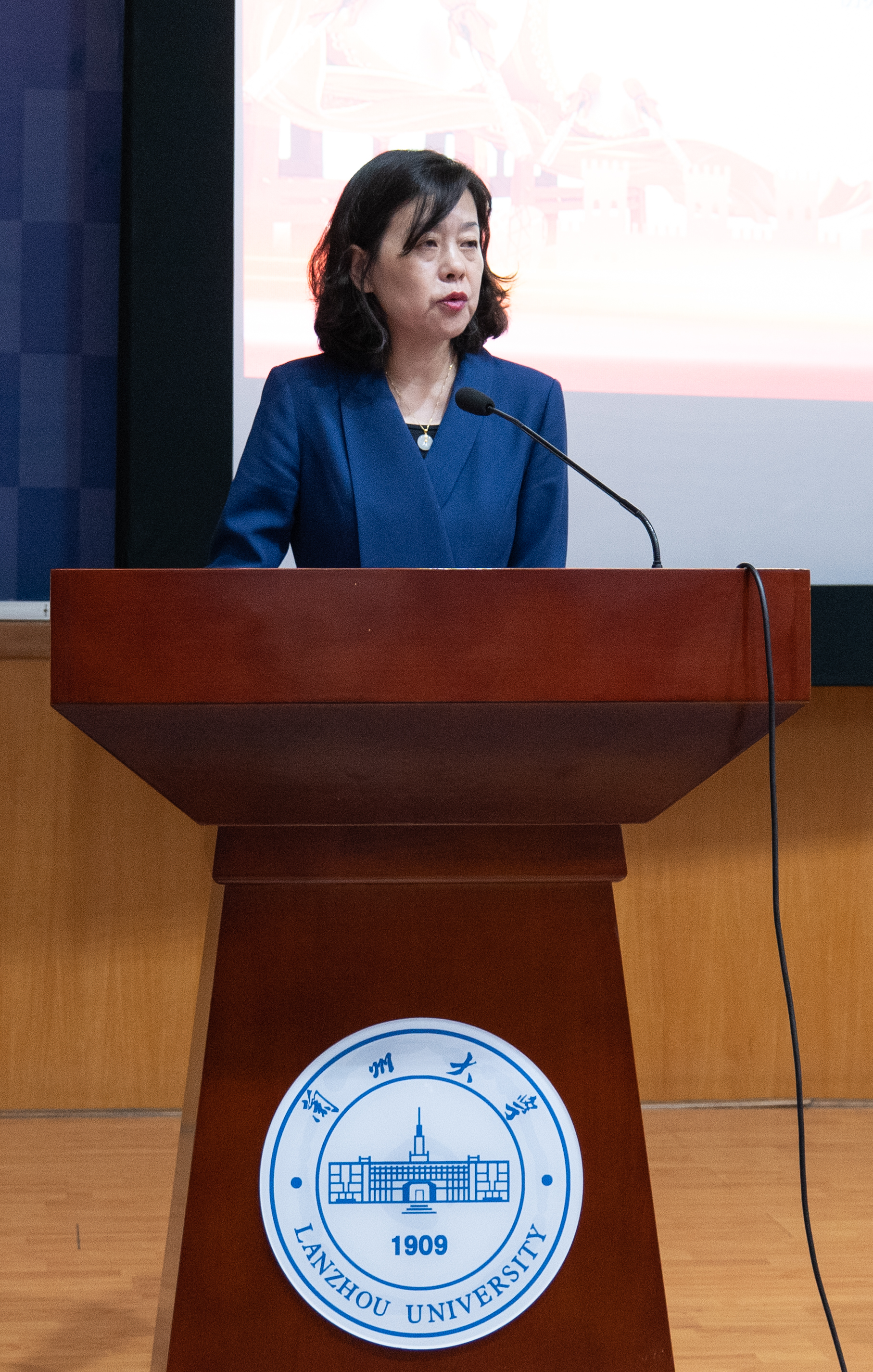 03.曹红副校长发言.jpg 03.曹红副校长发言.jpg